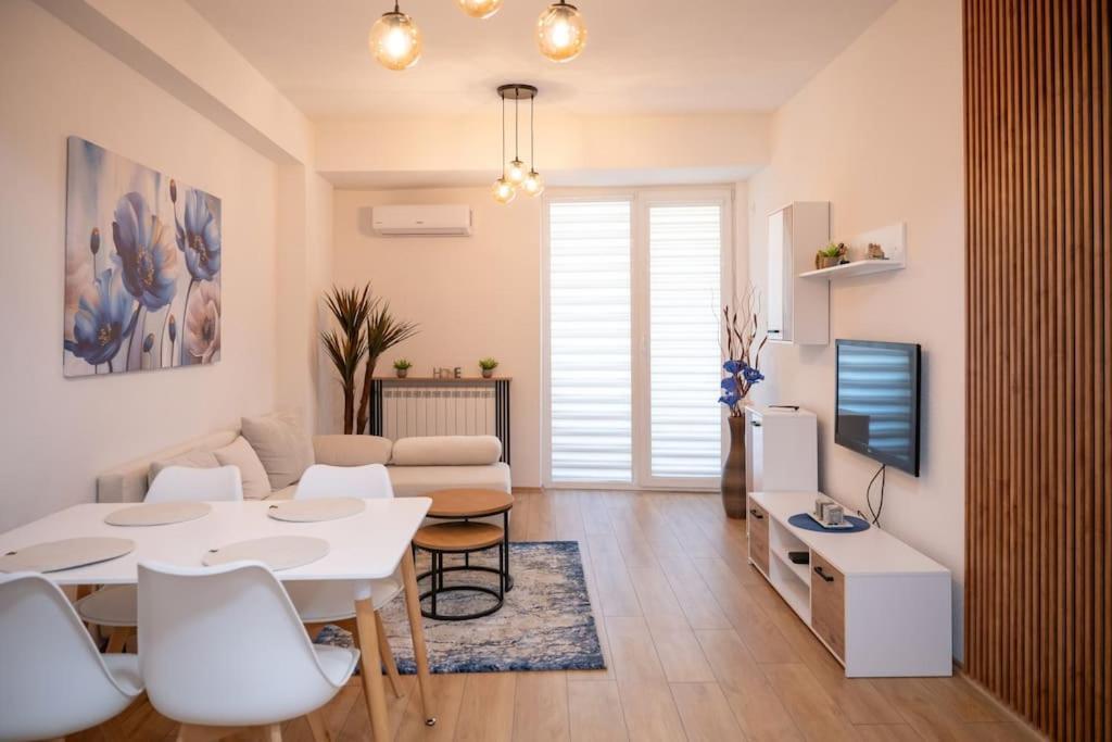 New 1 Bedroom Apt In Skopje City Center - Free Parking Exterior photo
